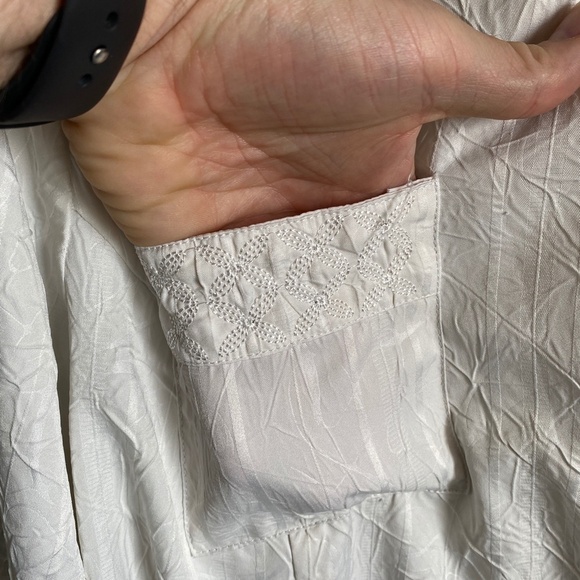 Claire France Women's White Textured 1/2 Sleeve Button Up Blouse Size 16 - Picture 3 of 13